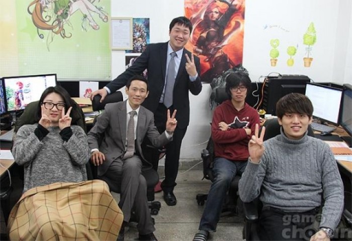 Picture of Korean mobile game startup. Can you spot the main programmer?